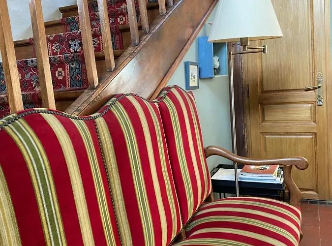 Manoir De La Riviere Bed and Breakfast 4*