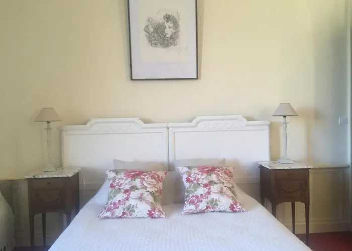 Manoir De La Riviere Bed and Breakfast