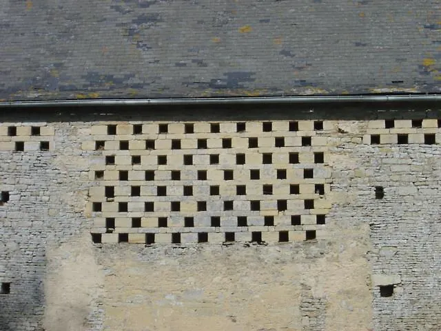 Manoir De La Riviere Bed and Breakfast 4*